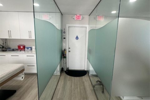 Купить коммерческую недвижимость в Майами, Флорида № 1976575 - фото 9