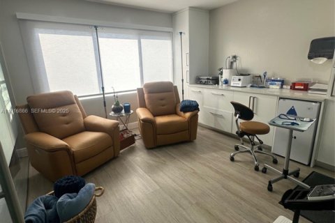 Купить коммерческую недвижимость в Майами, Флорида № 1976575 - фото 7