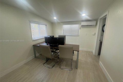 Купить коммерческую недвижимость в Майами, Флорида № 1976575 - фото 22