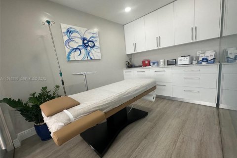 Купить коммерческую недвижимость в Майами, Флорида № 1976575 - фото 6