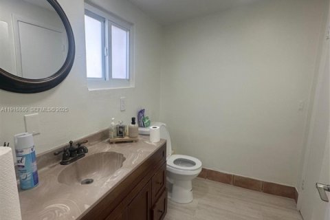 Купить коммерческую недвижимость в Майами, Флорида № 1976575 - фото 24