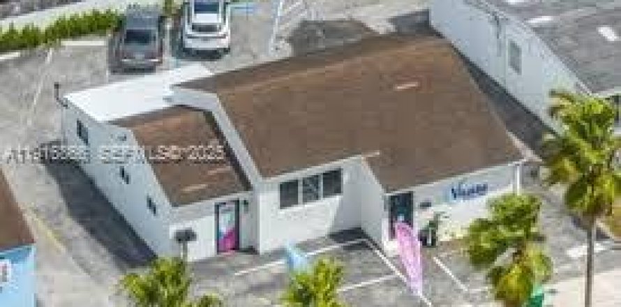 Коммерческая недвижимость в Майами, Флорида № 1976575