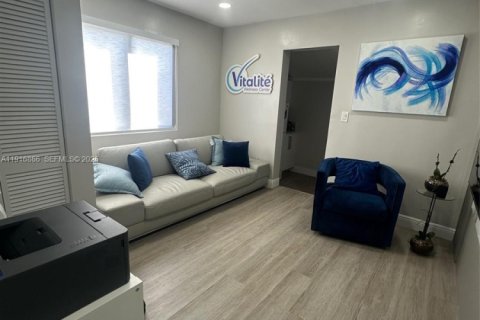 Купить коммерческую недвижимость в Майами, Флорида № 1976575 - фото 14