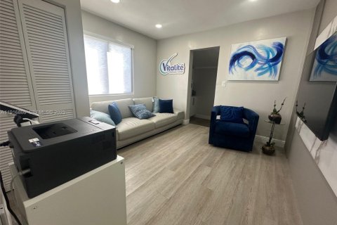 Купить коммерческую недвижимость в Майами, Флорида № 1976575 - фото 15