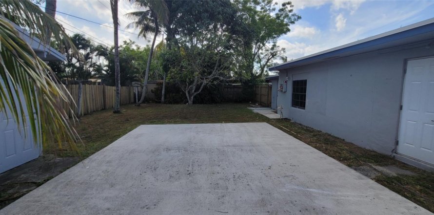 House in Margate, Florida 3 bedrooms, 118.45 sq.m. № 1151611