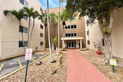 Снять в аренду кондоминиум в Хайалиа, Флорида 1 спальня, 80.82м2, № 2027945 - фото 3