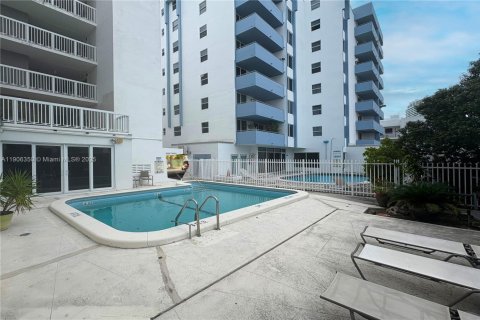 Condo in Miami Beach, Florida, 1 bedroom  № 1956711 - photo 4