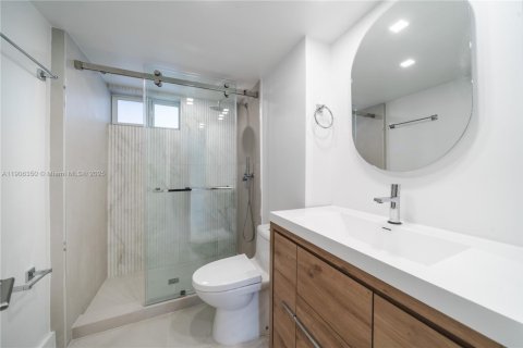 Condo in Miami Beach, Florida, 1 bedroom  № 1956711 - photo 20
