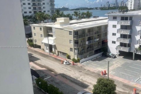 Copropriété à louer à Miami Beach, Floride: 1 chambre, 67.54 m2 № 1956711 - photo 1