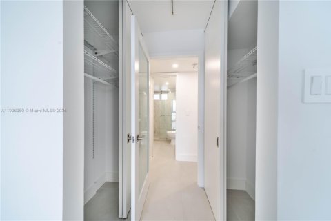 Condo in Miami Beach, Florida, 1 bedroom  № 1956711 - photo 22