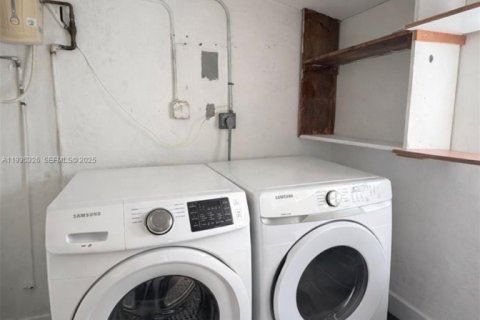 House in Miami Gardens, Florida 3 bedrooms, 122.54 sq.m. № 1994764 - photo 13