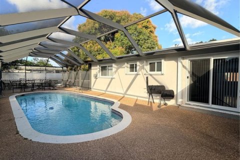 House in Miami Gardens, Florida 3 bedrooms, 122.54 sq.m. № 1994764 - photo 15