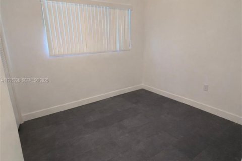 House in Miami Gardens, Florida 3 bedrooms, 122.54 sq.m. № 1994764 - photo 11