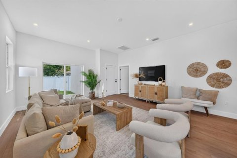 Casa en venta en Saint Petersburg, Florida, 4 dormitorios, 172.8 m2 № 2383388 - foto 13