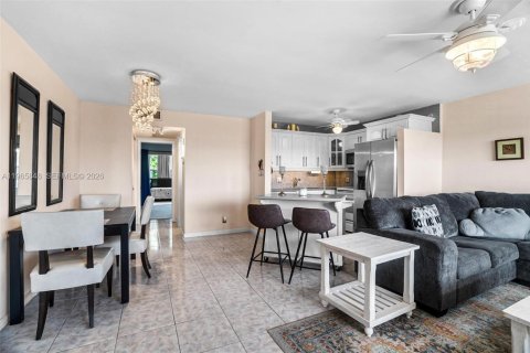 Condo in West Palm Beach, Florida, 1 bedroom  № 2027459 - photo 3