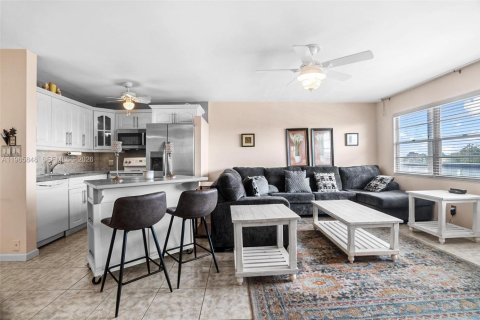 Condo in West Palm Beach, Florida, 1 bedroom  № 2027459 - photo 5