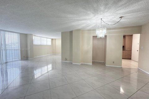 Condominio en venta en Hollywood, Florida, 1 dormitorio, 111.67 m2 № 1940516 - foto 15