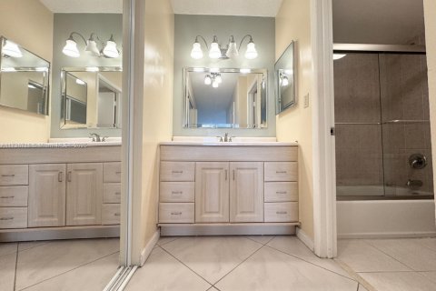 Condominio en venta en Hollywood, Florida, 1 dormitorio, 111.67 m2 № 1940516 - foto 20