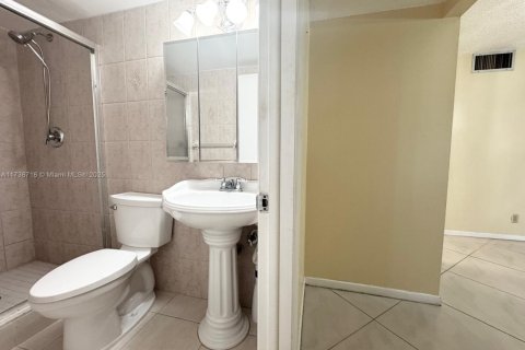 Condominio en venta en Hollywood, Florida, 1 dormitorio, 111.67 m2 № 1940516 - foto 22