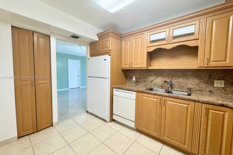 Condominio en venta en Hollywood, Florida, 1 dormitorio, 111.67 m2 № 1940516 - foto 10