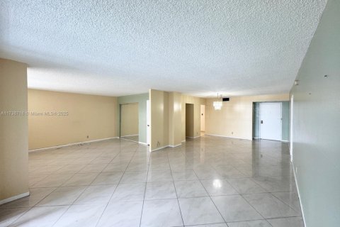 Condominio en venta en Hollywood, Florida, 1 dormitorio, 111.67 m2 № 1940516 - foto 19