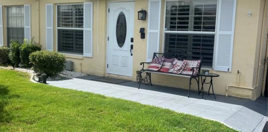 House in Sun City Center, Florida 2 bedrooms, 85.47 sq.m. № 1806703