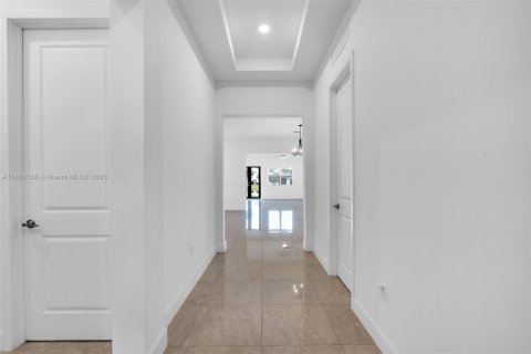 Снять в аренду виллу или дом в Мирамар, Флорида 4 спальни, 211.26м2, № 1926658 - фото 5