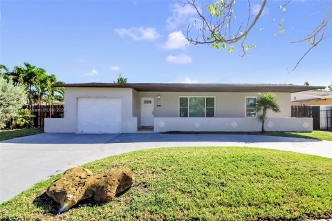 Villa ou maison à vendre à Miami, Floride: 4 chambres, 175.21 m2 № 1968020 - photo 4