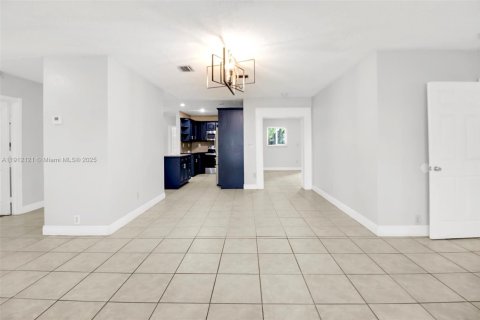 Villa ou maison à vendre à Miami, Floride: 4 chambres, 175.21 m2 № 1968020 - photo 7