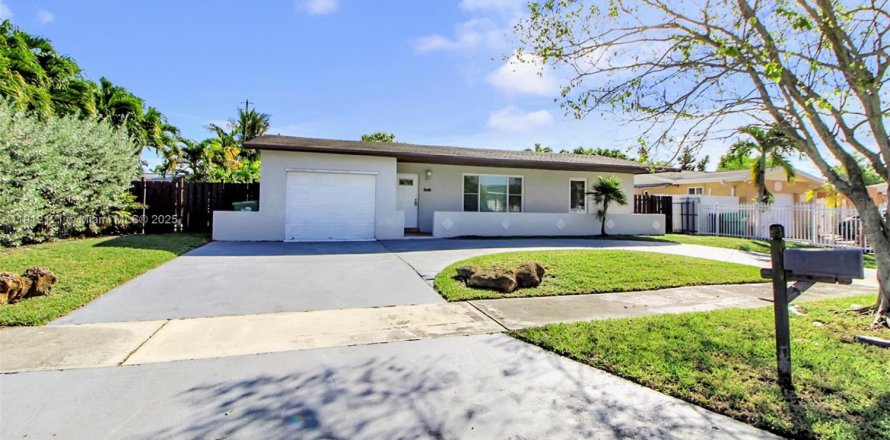 Villa ou maison à Miami, Floride 4 chambres, 175.21 m2 № 1968020