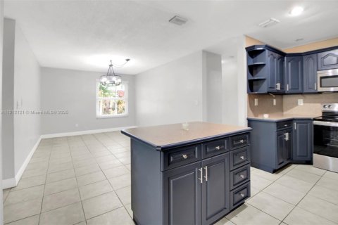 Villa ou maison à vendre à Miami, Floride: 4 chambres, 175.21 m2 № 1968020 - photo 10