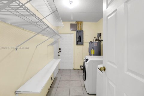 Villa ou maison à vendre à Miami, Floride: 4 chambres, 175.21 m2 № 1968020 - photo 20