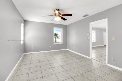 Villa ou maison à vendre à Miami, Floride: 4 chambres, 175.21 m2 № 1968020 - photo 25