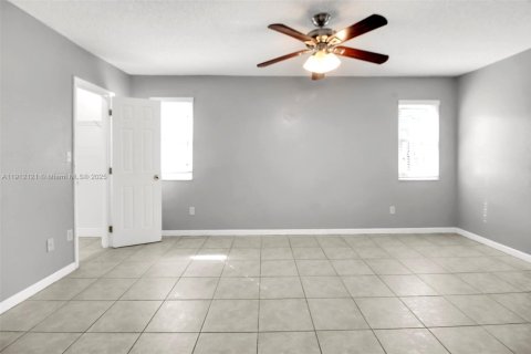 Villa ou maison à vendre à Miami, Floride: 4 chambres, 175.21 m2 № 1968020 - photo 23