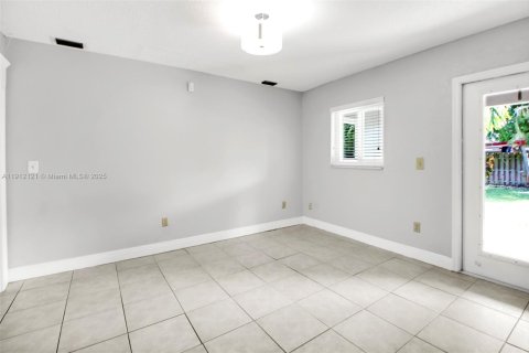 Villa ou maison à vendre à Miami, Floride: 4 chambres, 175.21 m2 № 1968020 - photo 29