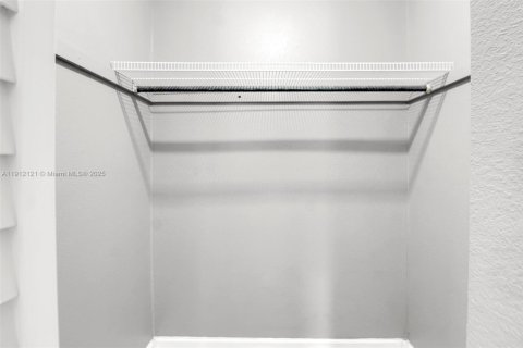 Villa ou maison à vendre à Miami, Floride: 4 chambres, 175.21 m2 № 1968020 - photo 24