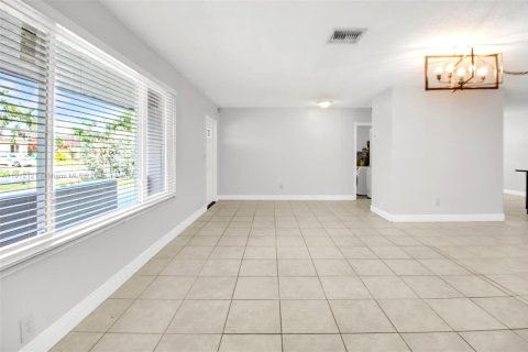 Villa ou maison à vendre à Miami, Floride: 4 chambres, 175.21 m2 № 1968020 - photo 6