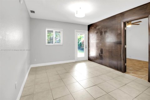 Villa ou maison à vendre à Miami, Floride: 4 chambres, 175.21 m2 № 1968020 - photo 30