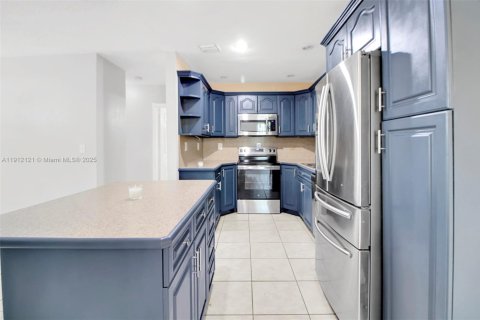 Villa ou maison à vendre à Miami, Floride: 4 chambres, 175.21 m2 № 1968020 - photo 11