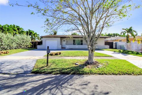 Villa ou maison à vendre à Miami, Floride: 4 chambres, 175.21 m2 № 1968020 - photo 3