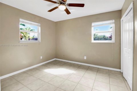 Villa ou maison à vendre à Miami, Floride: 4 chambres, 175.21 m2 № 1968020 - photo 17