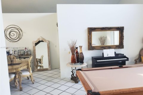 Casa en venta en Miramar, Florida, 4 dormitorios, 220.92 m2 № 1811681 - foto 17