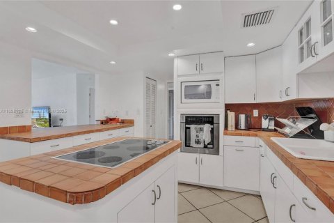 Copropriété à vendre à Miami, Floride: 2 chambres, 125.7 m2 № 2012103 - photo 4