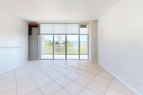 Copropriété à vendre à Miami, Floride: 2 chambres, 125.7 m2 № 2012103 - photo 3