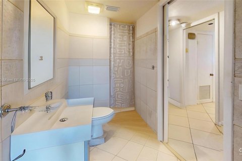 Copropriété à vendre à Miami, Floride: 2 chambres, 125.7 m2 № 2012103 - photo 10