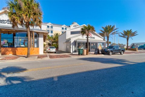 Commercial property in New Smyrna Beach, Florida № 828550 - photo 4