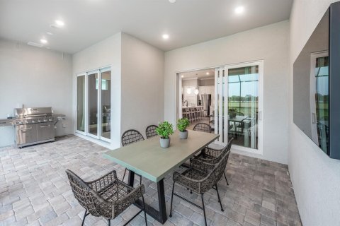 House in Vero Beach, Florida 2 bedrooms, 193.24 sq.m. № 2340160 - photo 14