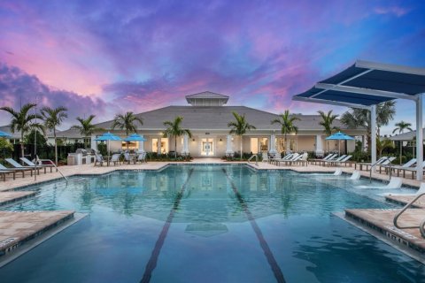 House in Vero Beach, Florida 2 bedrooms, 193.24 sq.m. № 2340160 - photo 28
