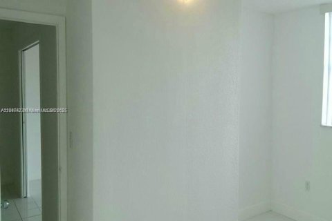 Copropriété à vendre à Miami, Floride: 1 chambre, 65.96 m2 № 1981777 - photo 9
