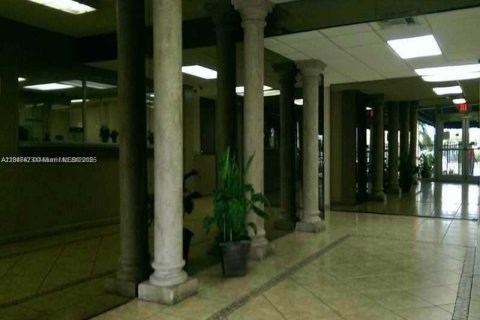 Copropriété à vendre à Miami, Floride: 1 chambre, 65.96 m2 № 1981777 - photo 2